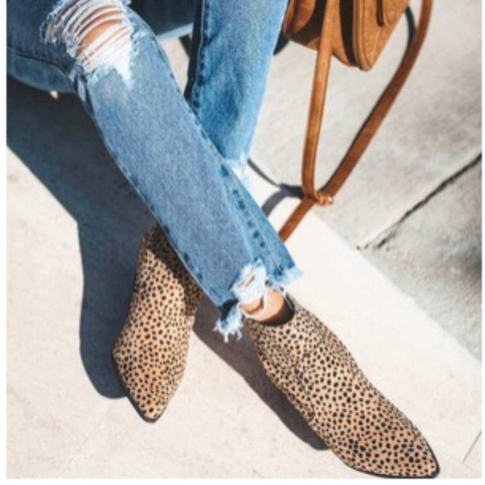❌SOLD ❌ Leopard Boots - Picture 2 of 8